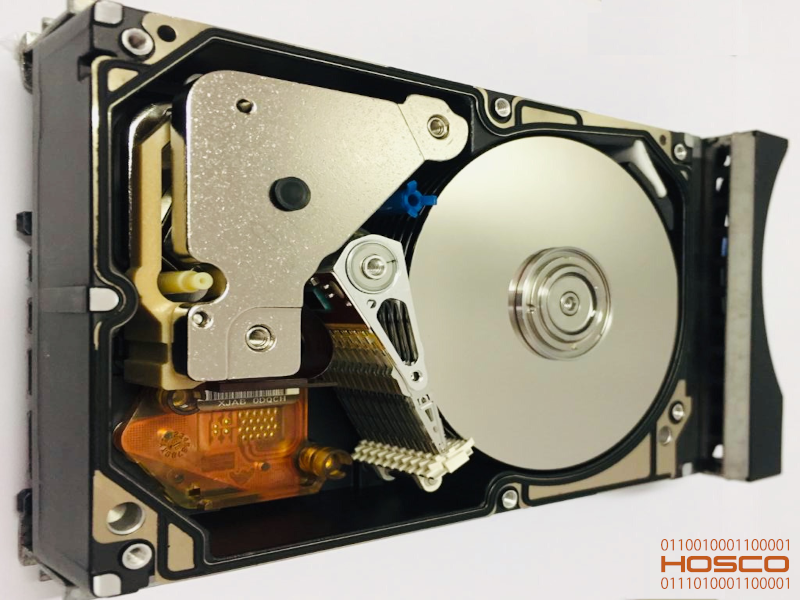 HD IBM SSA contendo 10 HGA (cabeças de leitura)