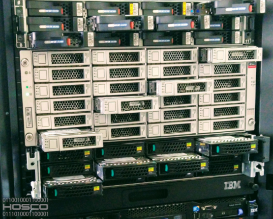 Data center da Hosco com HDs de RAID alocados