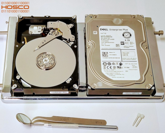 Disco rígido enterprise sendo reparado no laboratório da Hosco